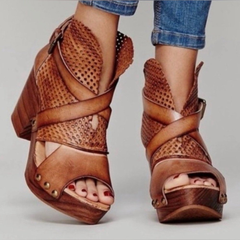 FREE PEOPLE RENDERING PERFORATED LEATHER CLOG SANDAL BOOTIE PLATFORM 40 9 9.5 ⚡️